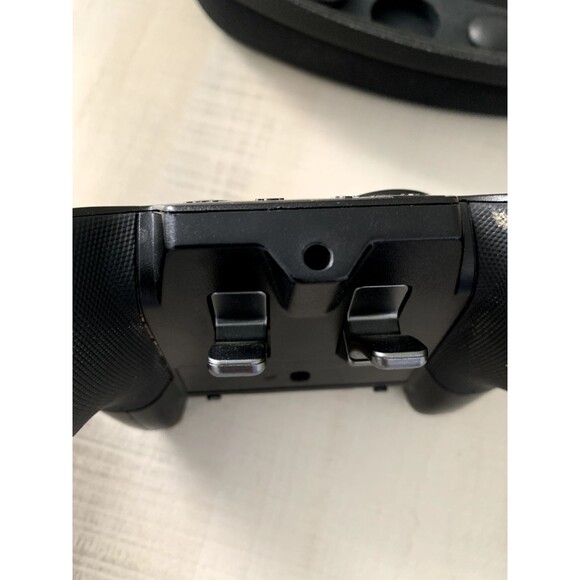 Razer Wolverine Ultimate Xbox One Controller Black With Case without Cord - Picture 7 of 10